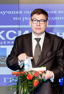 А.В.Кукаркин получает приз на конкурсе Грани Успеха